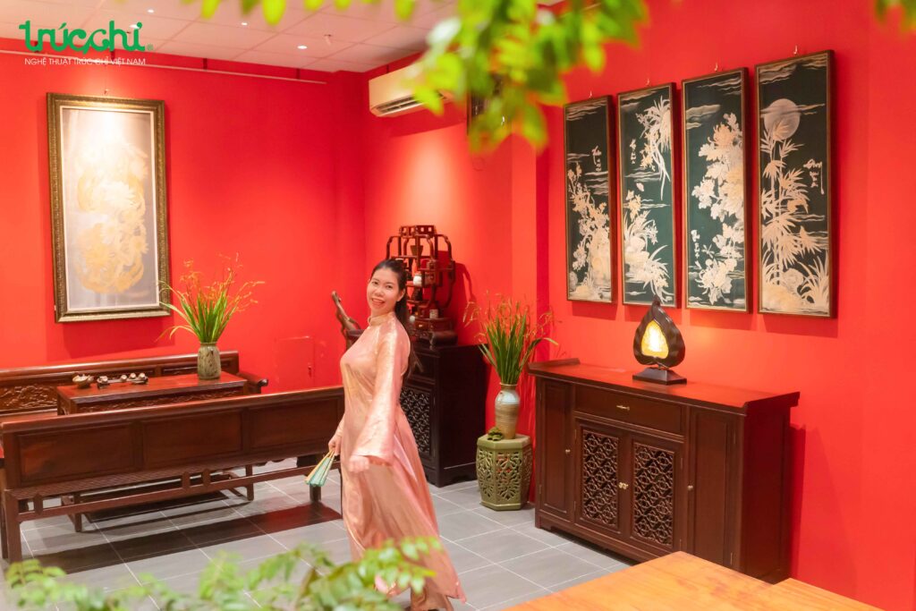 Khach tham quan khong gian Truc Chi Ha Noi 11