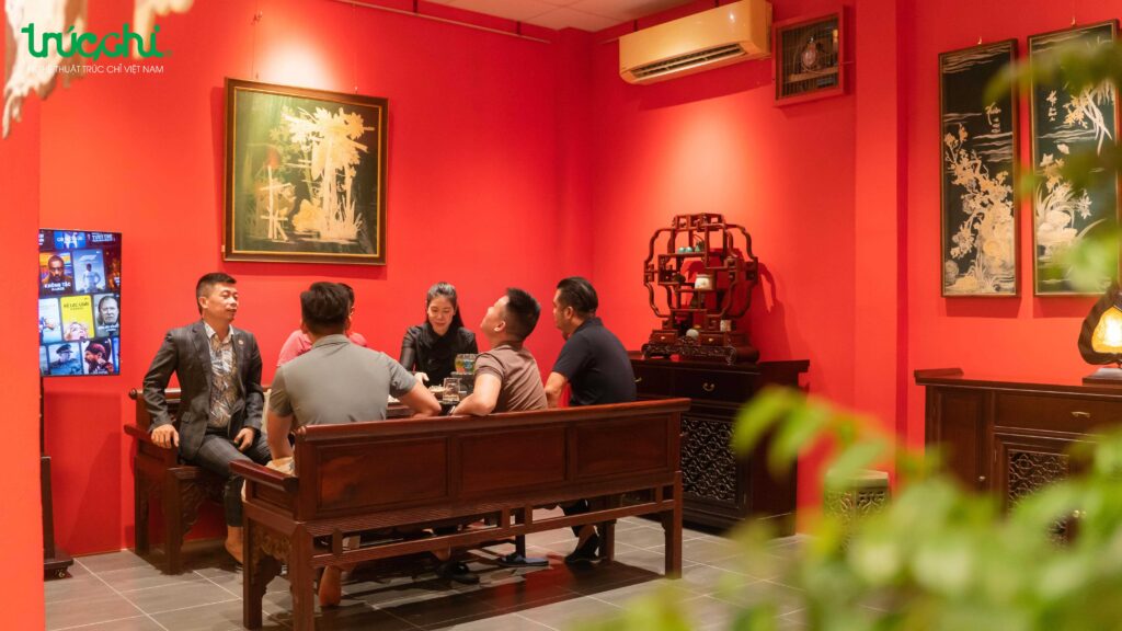 Khach tham quan khong gian Truc Chi Ha Noi 15